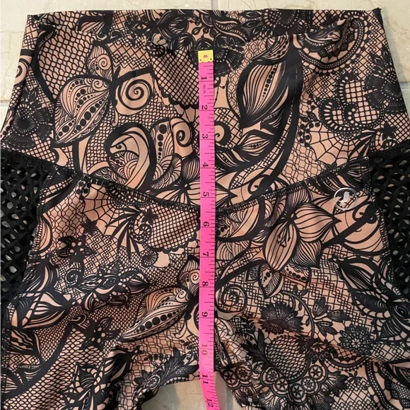 ABS2BE Floral/Paisley Leggings with Mesh Sides & Scrunch Booty - Picture 6 of 11